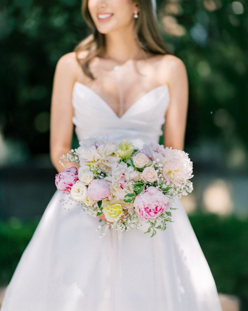 bride with bouquet at Greystone Mansion wedding